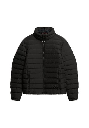 Giacca a vento nera con colletto alto, chiusura con zip e due tasche laterali con zip. Presenta sezioni trapuntate orizzontali per l'isolamento.