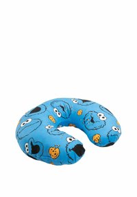 Cuscino a forma di U blu con grafiche del Cookie Monster e motivi di biscotti, realizzato in tessuto morbido con una texture soffice.