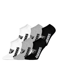 Trojbalení kotníkových ponožek v bílé, šedé a černé barvě. Každá ponožka má výrazné logo a nápis "RAIDERS" v kontrastních barvách.