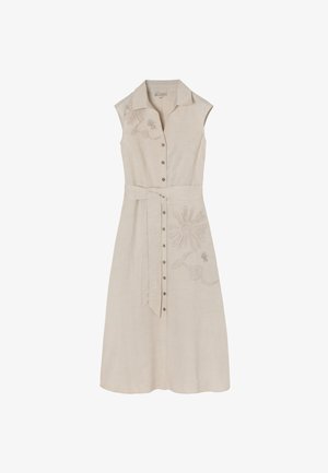 Béžové lněné šaty s krátkým rukávem, předním zapínáním na knoflíky a vázáním v pase. Obsahují květinovou výšivku na levé straně. Silueta do A.