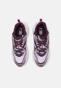 Puma MORPHIC ATHLETIC UNISEX - Sneakers basse - white/midnight plum