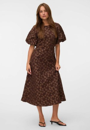 Vero Moda, DRESS VMFIA SHORT DRESS - Robe de jour - chicory coffee