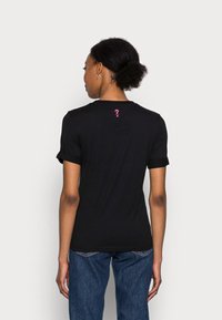 Guess DANIELLE - T-shirt estampada - jet black