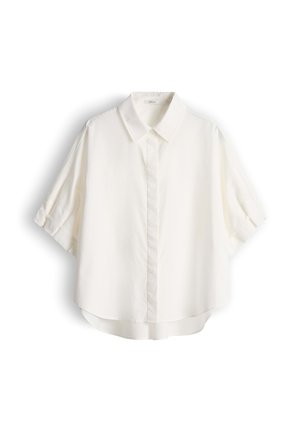 Chemise blanche à manches courtes avec col, coupe ample et ourlet légèrement arrondi, présentée sur un fond blanc.