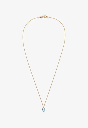 Halskæde i guldfarvet metal med fin kæde, der har en oval blå vedhæng omgivet af en delikat indfatning.
