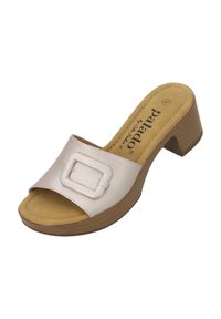 Beige leren heeled mules met een brede band, voorzien van een rechthoekige gespsluiting. Lichtgewicht zool met een gestructureerde afwerking.
