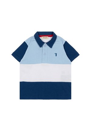 Polo à manches courtes avec des rayures horizontales bleu clair, blanc et bleu marine et un col bleu marine avec deux boutons.