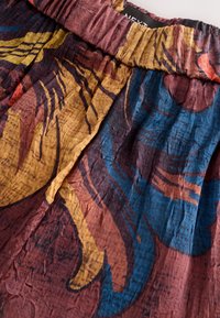 CRINKLE WIDE LEG - Auduma bikses - multi