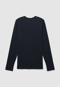 Maglietta a maniche lunghe di un blu navy uniforme, con collo a giro, in tessuto morbido, slim fit e cuciture ordinate lungo i bordi. Nessun motivo o grafica visibile.