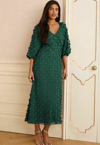 Love & Roses REGULAR FIT - FLORAL V-NECK PUFF SLEEVE - Dienas kleita - green