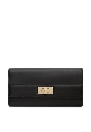 Schwarzes Lederportemonnaie mit Klappverschluss und mittig auf der Vorderseite angebrachter goldener rechteckiger Drehverschluss.