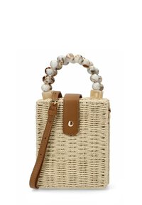 Bolso de paja trenzada con forma cuadrada, color beige, acentos de cuero marrón y un mango hecho de cuentas con patrón. Incluye una correa para el hombro.