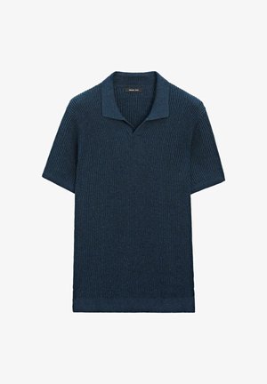 Marineblaues kurzärmeliges Strick-Poloshirt mit strukturiertem Rippenmuster und einem weichen, gefalteten Kragen.