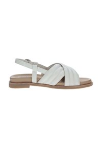 Sandalo bianco in pelle con una suola piatta marrone. Presenta cinturini incrociati con un design trapuntato e una cinghia alla caviglia regolabile.