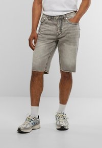 True Religion RICKY SN FLAP FRAY HEM - Denim shorts - grey