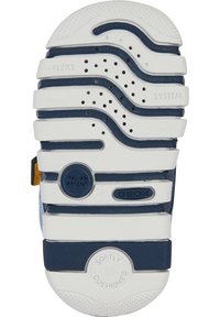 Sole bianca e blu flessibile con motivo a onde, fori di ventilazione e accenti circolari contrassegnati con "Geox", "Morbidamente Imbottito" e "Brevetto Italiano."