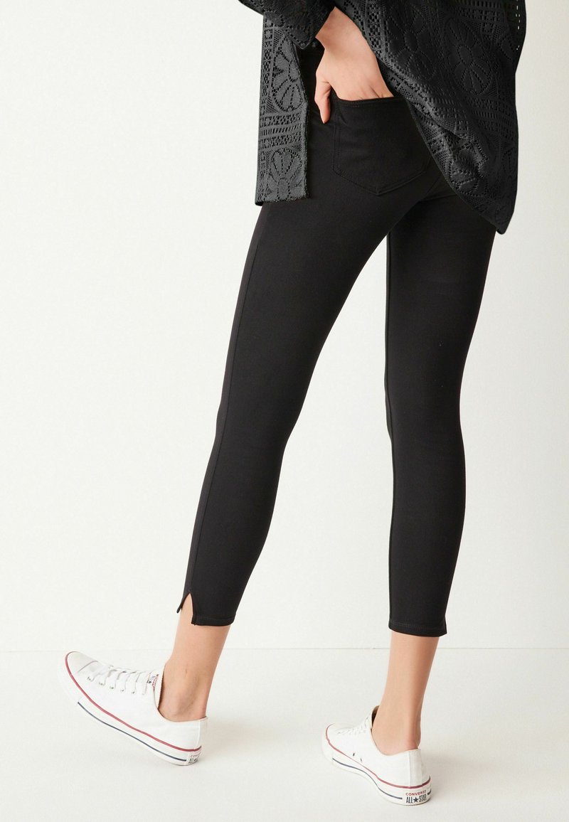 Next CROPPED - Vaqueros pitillo - black