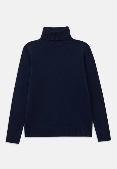 Sötétkék garbó pulóver puha kötött anyagból, hosszú ujjakkal és bordázott nyakkal és hem éllel. Minimalista dizájn, minták nélkül.