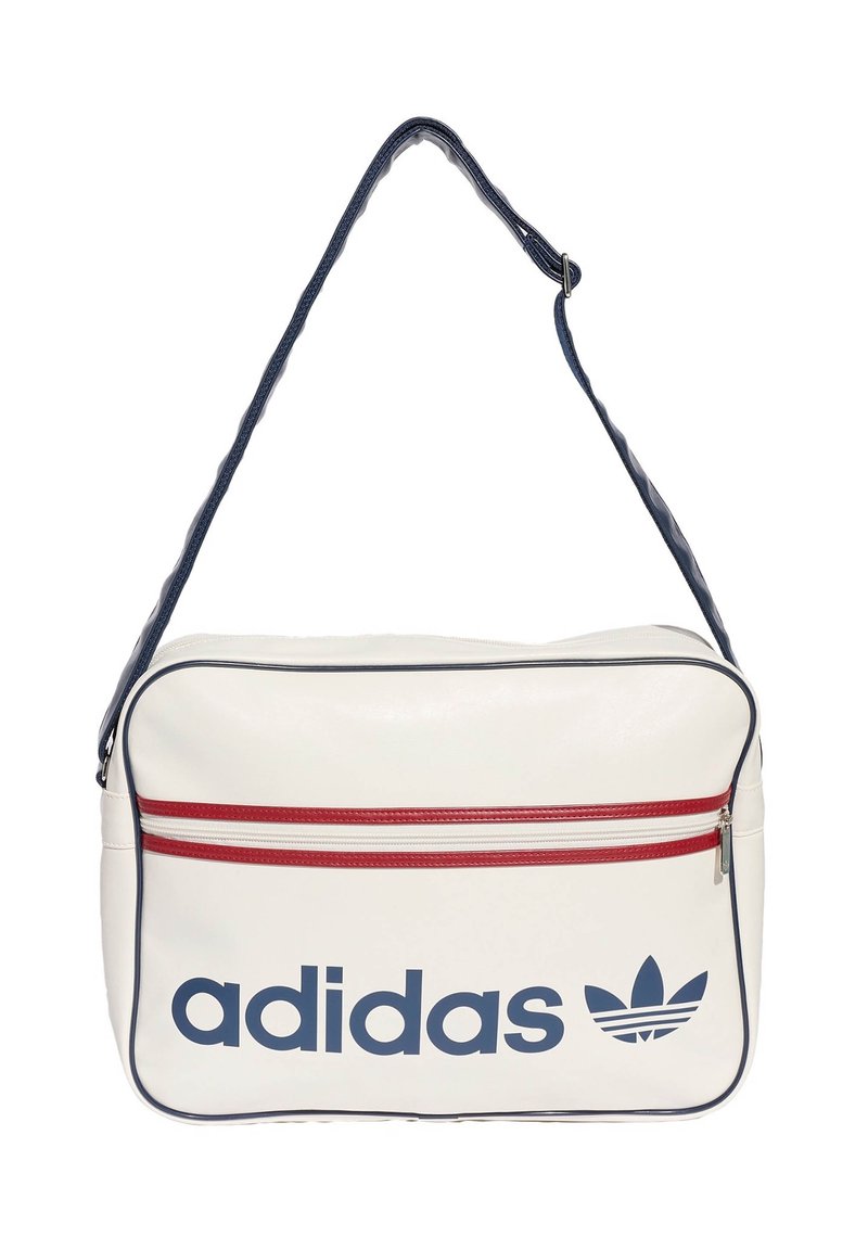 Borsa a tracolla bianca Adidas con rifinitura blu navy, tasca orizzontale con zip rossa e logo e scritta Adidas blu navy sul davanti.