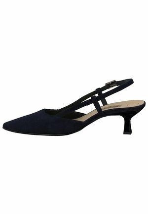 Décolleté slingback in suede blu navy con punta affusolata, sottile cinturino alla caviglia e tacco geometrico basso. Texture liscia, dettagli minimi, design elegante.