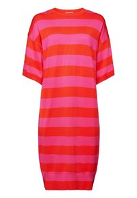 Robe en maille longueur genou avec larges rayures horizontales rouges et roses, manches courtes et col rond.