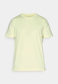 Lys gul atletisk t-shirt lavet af blødt, letvægtsstof. Har en rund hals og korte ærmer med et subtilt logo på brystet.