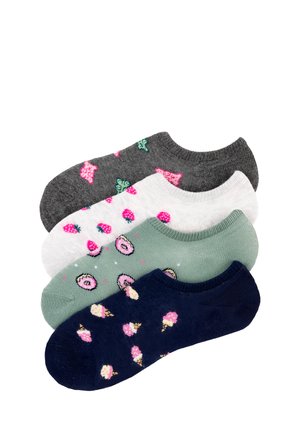 Cuatro pares de calcetines tobilleros, cada uno con diferentes patrones en tonos pastel de frutas y helados sobre fondos gris, blanco, verde y azul marino.