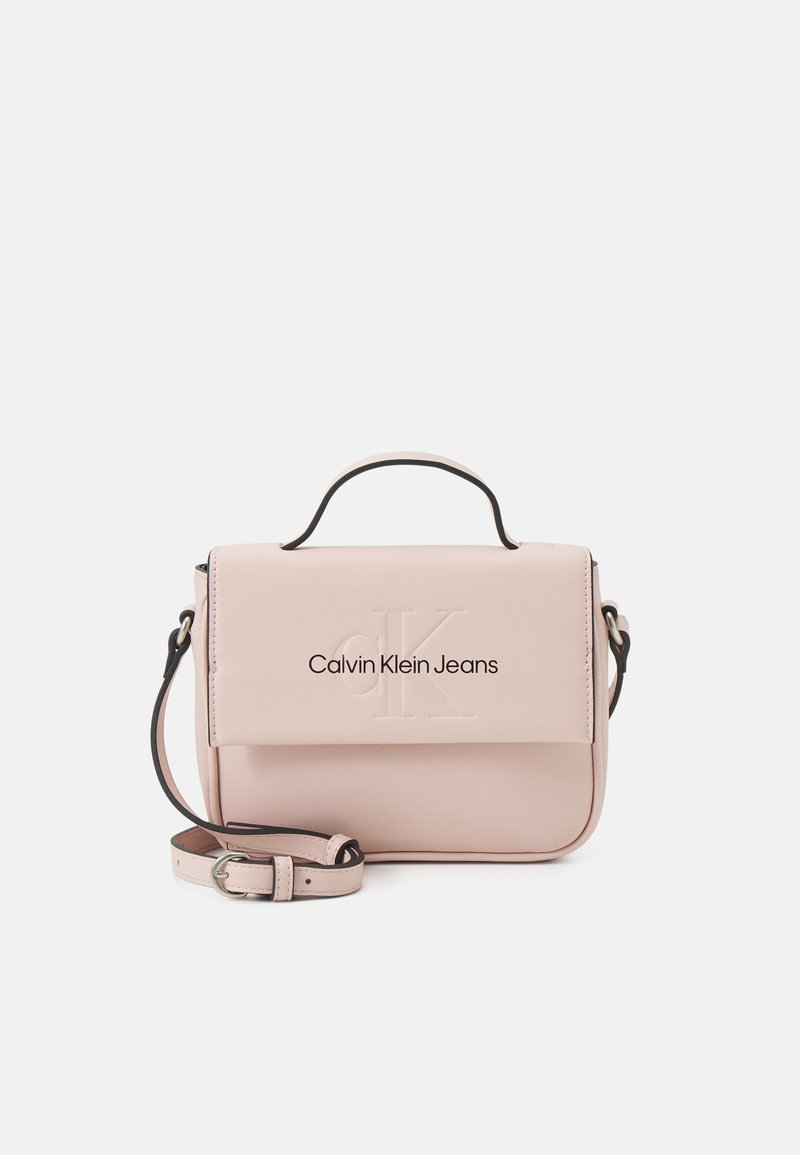 Calvin Klein Jeans SCULPTED FLAP MONO - Bandolera - pale conch