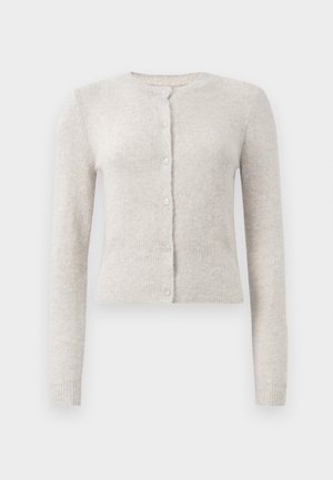 Cardigan grigio chiaro realizzato in tessuto morbido con collo rotondo, maniche lunghe e cinque bottoni con finitura testurizzata. Orlo e polsini lavorati a maglia.