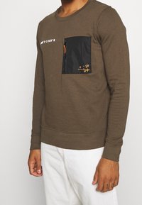 Brave Soul Sweatshirt - brown
