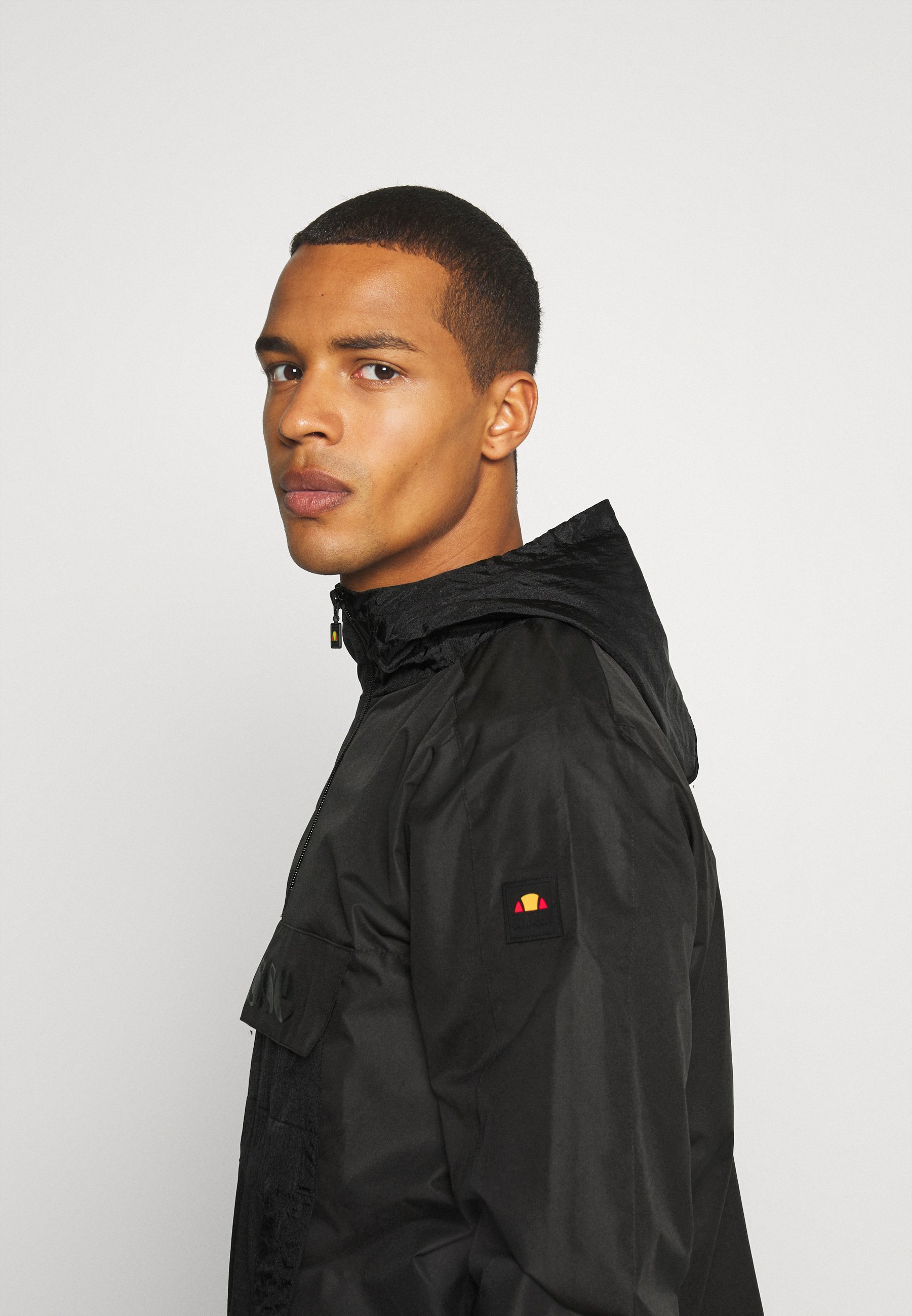 esselle windbreaker