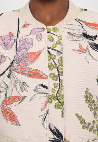 Stine Goya DROPPED SHOULDER - Bomber stiliaus striukė - spring mimosa