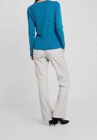 More & More Sweter