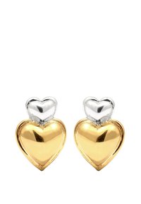 Herzförmige Ohrringe aus Gold und Silber; die oberen Herzen sind poliertes Silber, die unteren Herzen glänzendes Gold und verfügen über glatte Oberflächen und abgerundete Kanten.