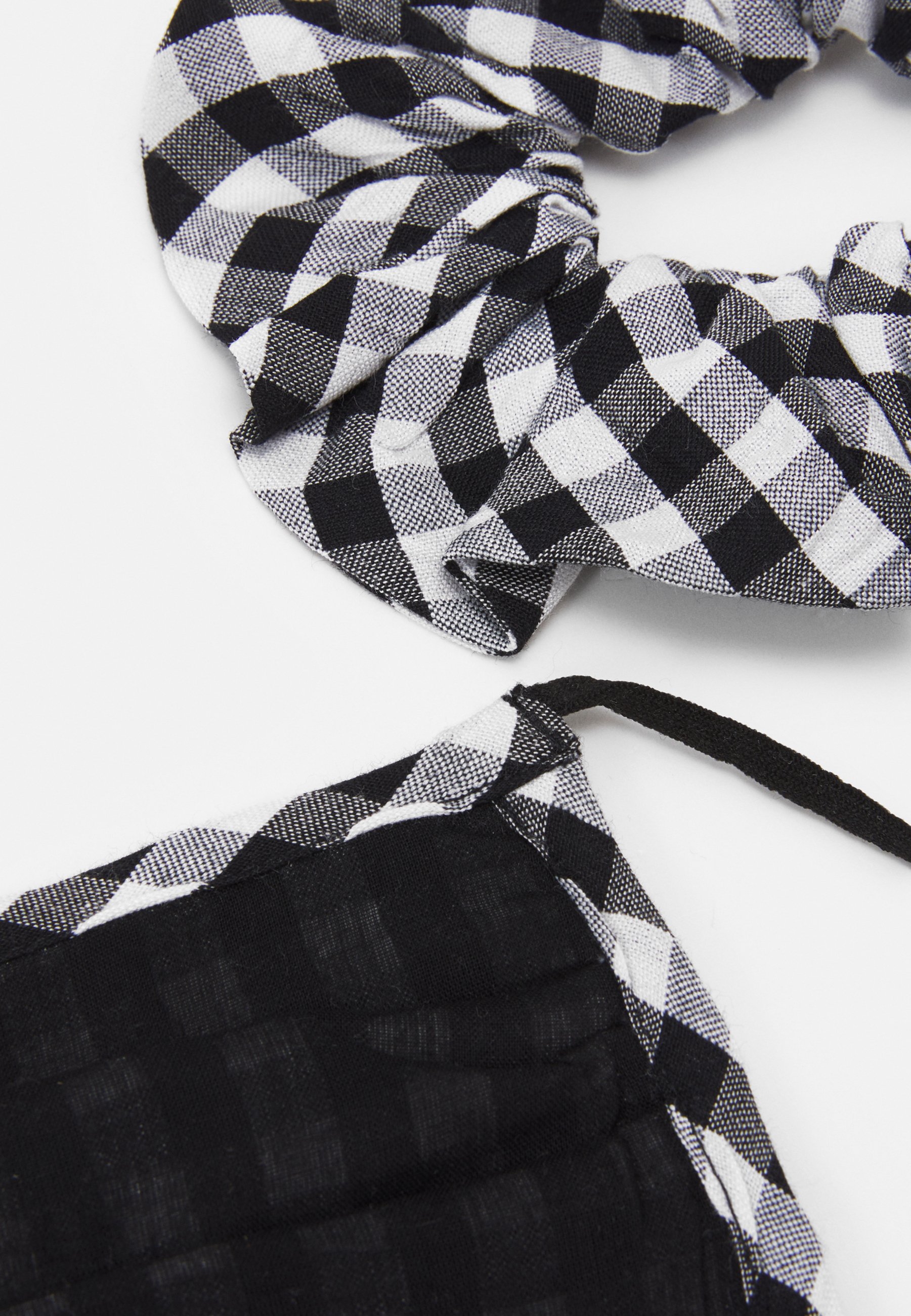 River Island GINGHAM MASK AND SCRUNCHIE SET - Stoffen mondkapje - black/ zwart - Zalando.nl