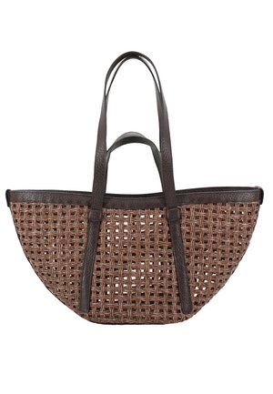 Bruine gevlochten handtas in mandstijl met donkere leren biezen en twee lange leren schouderbanden tegen een witte achtergrond.