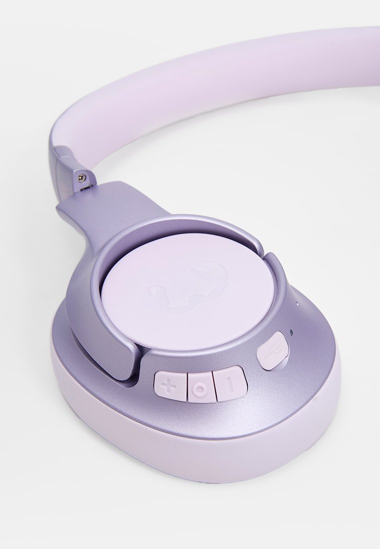 Over-ear hoofdtelefoon in lichtpaars en lavendeltinten, met een gladde afwerking, verstelbare band en bedieningsknoppen op de oorschelp.