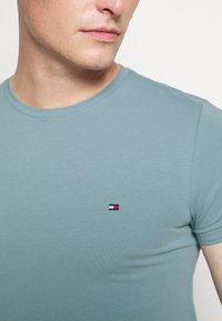 Tommy Hilfiger T-shirt básica - lofty blue