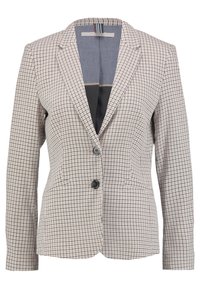 Marynarka w wzór houndstooth w beżowo-czarnym kolorze. Posiada dopasowany krój, dwie przednie kieszenie i pojedyncze zapięcie na guzik.