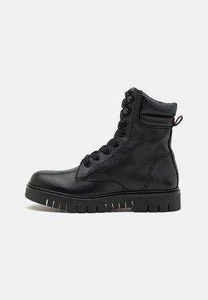 LACE UP BOOT - Plateaustiefelette - black