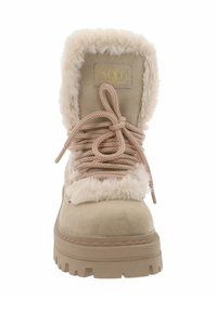 Bota de invierno beige con un puño de piel de peluche, suela de goma resistente y diseño con cordones. Material de ante suave con un acabado texturizado.