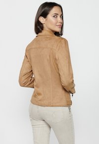 Koroshi Veste en similicuir - camel