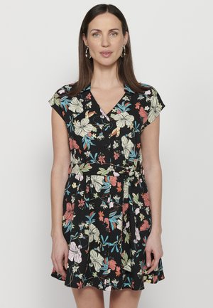 Rochie neagră cu mâneci scurte, cu un decolteu în V, model floral multicolor, detalii cu nasturi și talie cu brâu. Material ușor.