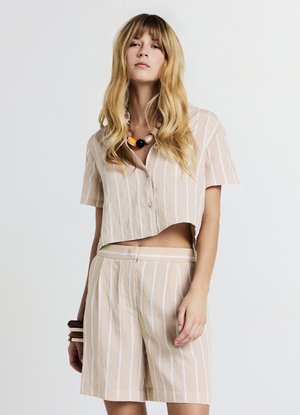 Calliope BERMUDA RIGHE RILIEVO  - Shorts - var beige medio