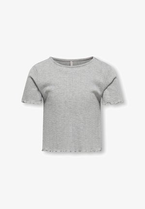 Top gris de manga corta con un patrón ribeteado texturizado y bordes con forma de ola. Escote redondo. El material parece suave y ligero.