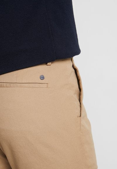 NN.07 THEO - Chinos - camel