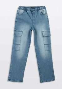 Jasnoniebieskie dżinsowe spodnie cargo z elastycznym pasem, dwoma bocznymi kieszeniami i dwiema dużymi naszytymi kieszeniami na udach.