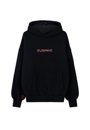 Schwarze Kapuzenjacke mit roter Stickerei "SURFING", Taschen auf der Vorderseite und gerippten Bündchen und Saum. Hergestellt aus weichem Stoff mit lockerer Passform.