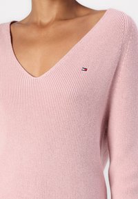 Tommy Hilfiger Džemperis - foggy pink
