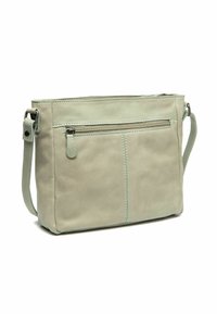 Borsa a tracolla in pelle beige con una tasca frontale con zip, tracolla regolabile e un sottile dettaglio di cucitura sulla superficie.